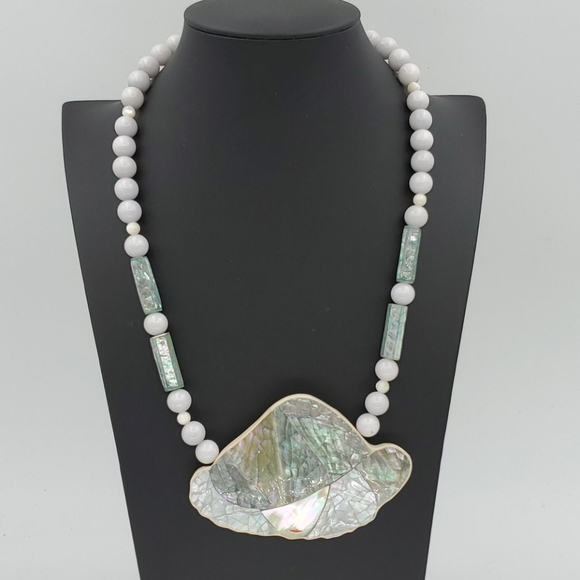 Karla Jordan Vintage Mother of Pearl Lady Necklace - Picture 3 of 10